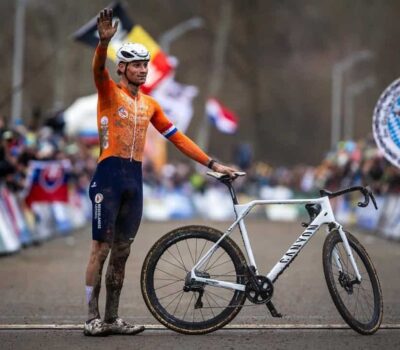 Van der Poel vuelve a las andadas