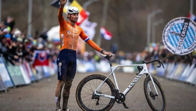 Van der Poel vuelve a las andadas