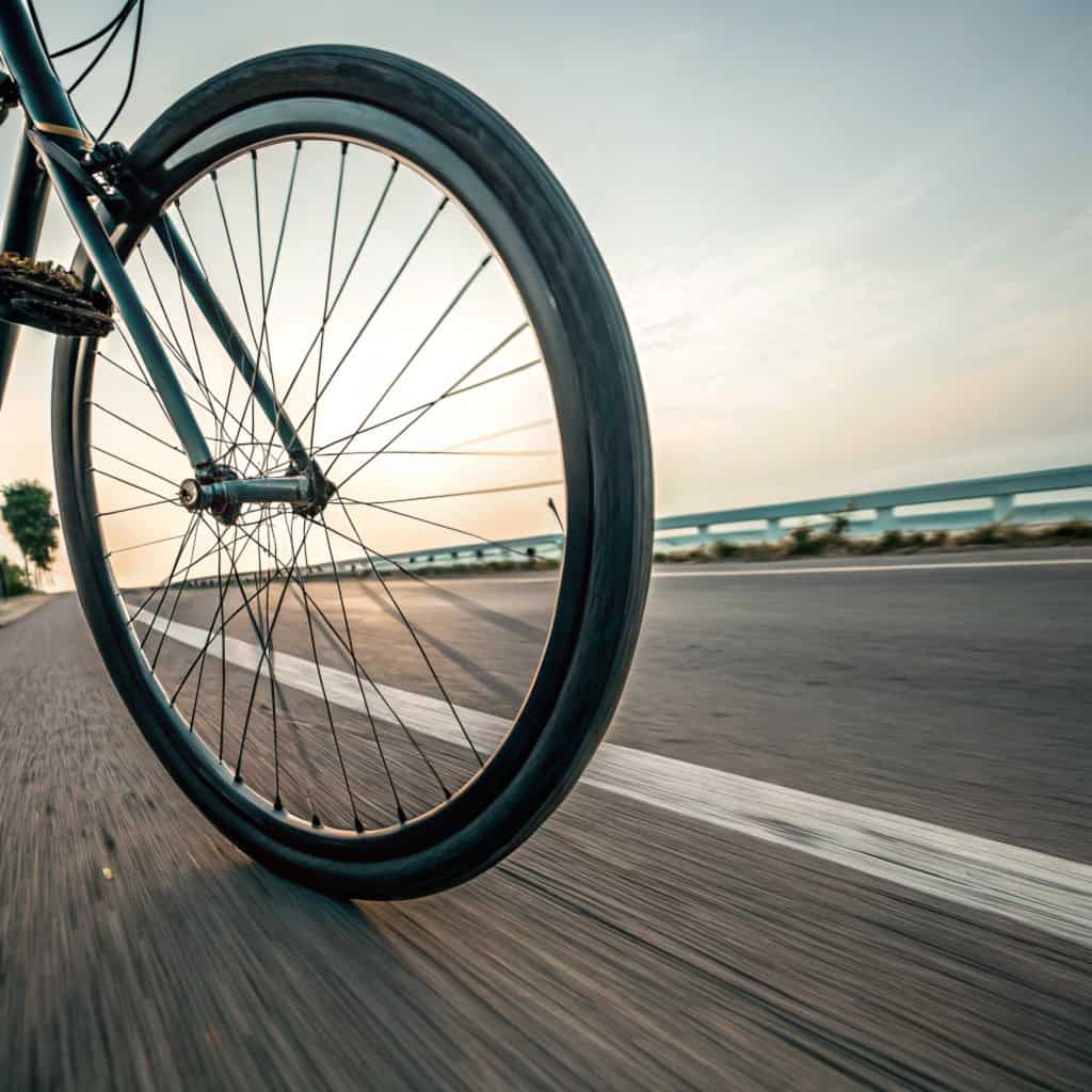 la rueda de mi bicicleta se mueve lateralmente