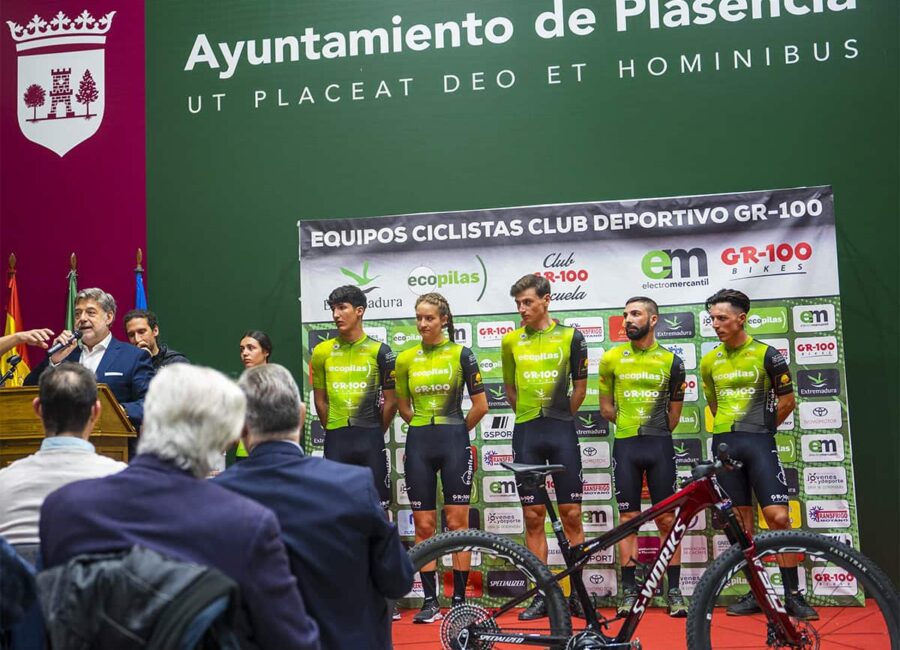 presentacion equipo 2024 en Plasencia