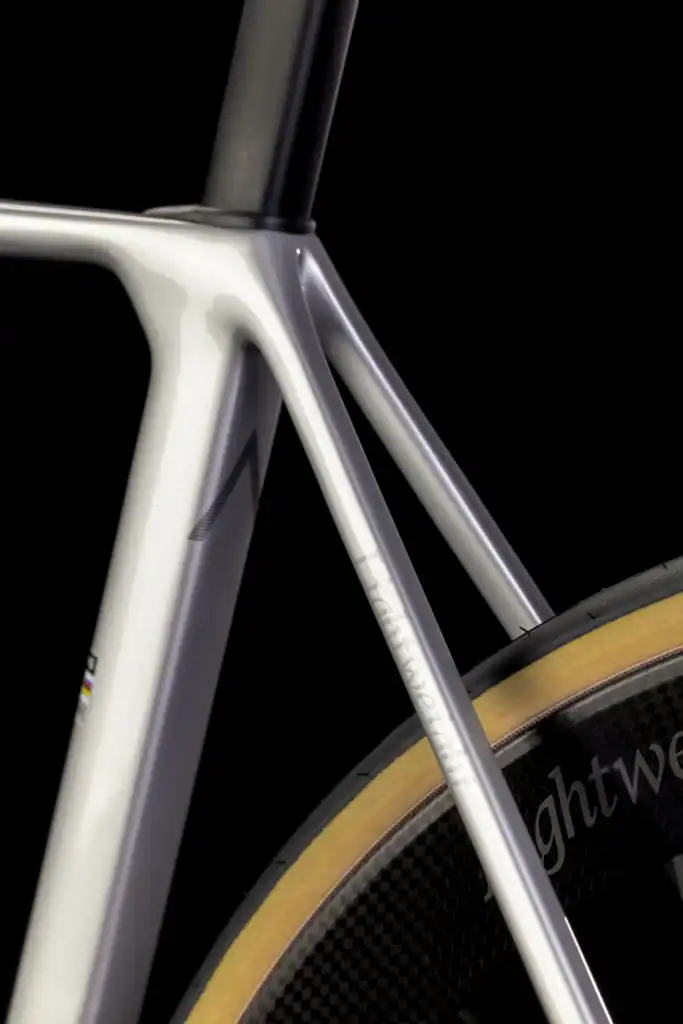 AURUM X Lightweight La Fusión Perfecta de Alas y Viento