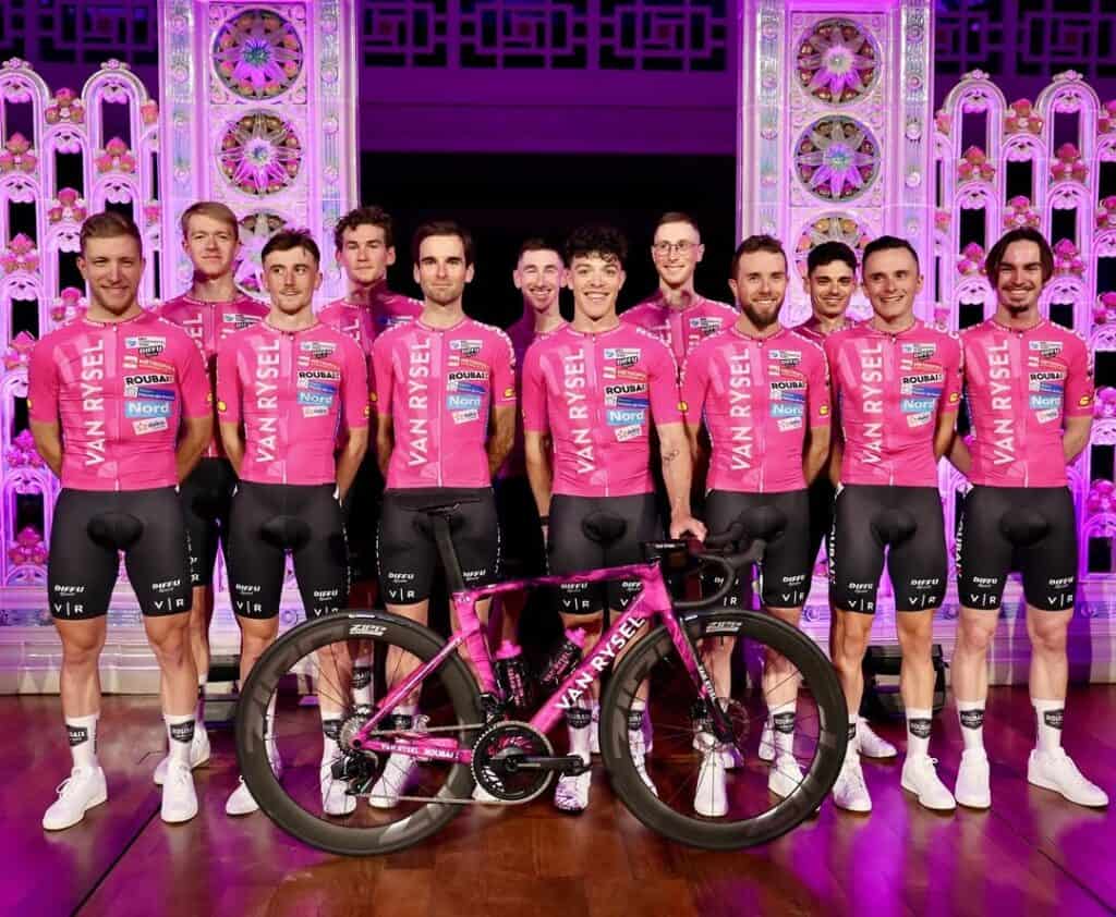 Bicicleta del Equipo Van Rysel Roubaix 2025