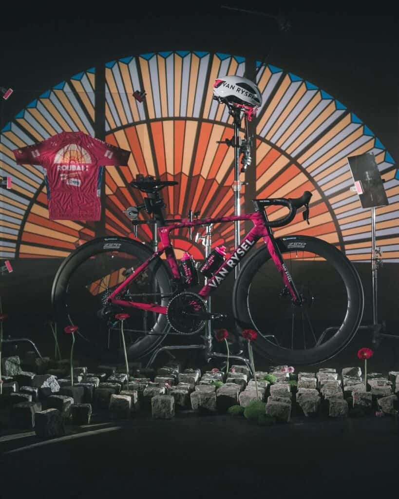 Bicicleta del Equipo Van Rysel Roubaix 2025