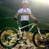 Alan Hatherly Desata el Arcoíris con la Nueva Giant Anthem Advanced 2025: Un Campeón del Mundo Estrena Bicicleta