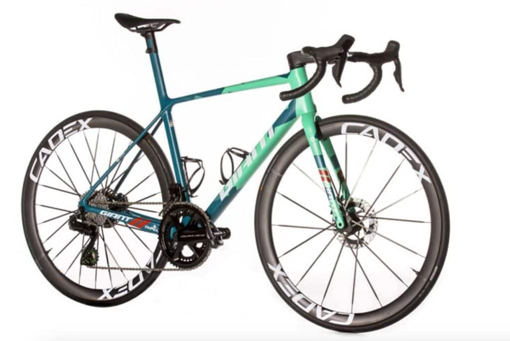 Bicicletas Giant TCR y Propel del Equipo Kern Pharma