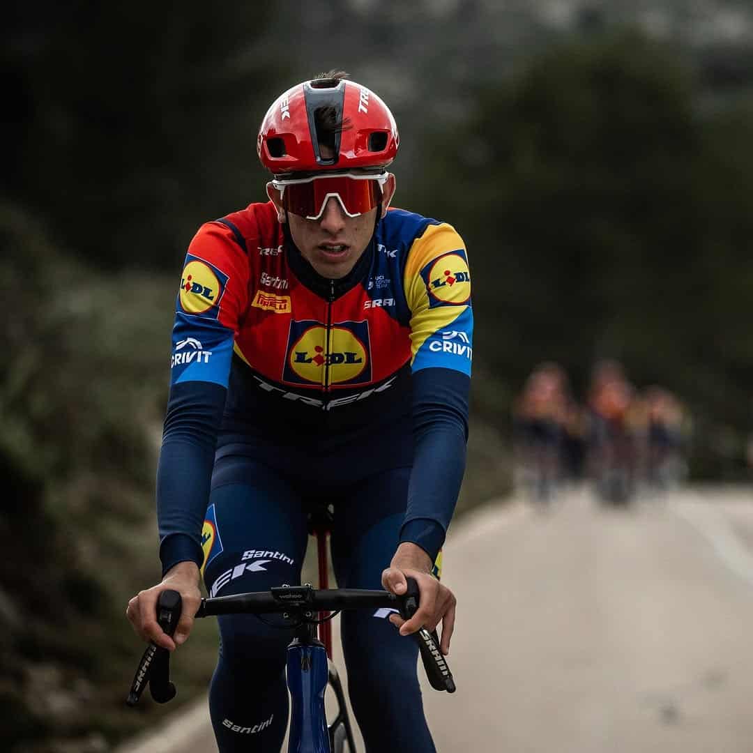 ¡Malas Noticias para el Ciclismo Español! Héctor Álvarez Sufre Fractura de Clavícula Durante un Entrenamiento