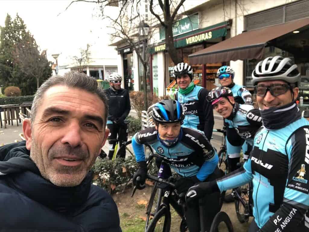 Tomando cafe para despedir el ano @p c l a … @carjabulo @onot96 @ciclismiguel @mariozafraduarte FelipeJuanjoJose