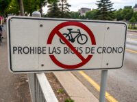 cartel canada prohibe las bicis de crono