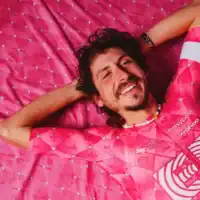 ¡Deslumbrante en Rosa! Descubre el Maillot Oficial de EF Education-EasyPost 2025