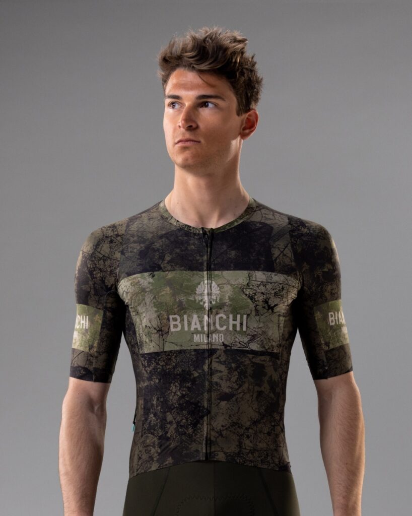 Santini Fabricará la Nueva Colección de Ropa de Bianchi Milano