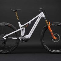 Análisis a Fondo de la Commencal T.E.M.P.O. POWER: La e-MTB que redefine la diversión en los senderos