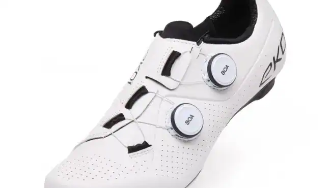 zapatillas ruta r4 blancas logo negro