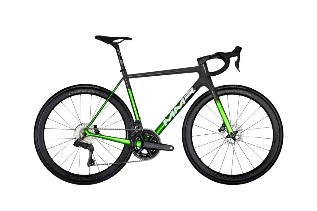 réplica de las bicicletas del Caja Rural 2025