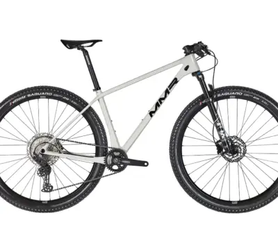 080996 RAKISH LIGHT GREY 10 01 compressed