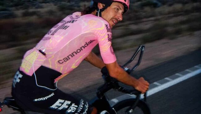 Lachlan Morton Record de 648 km