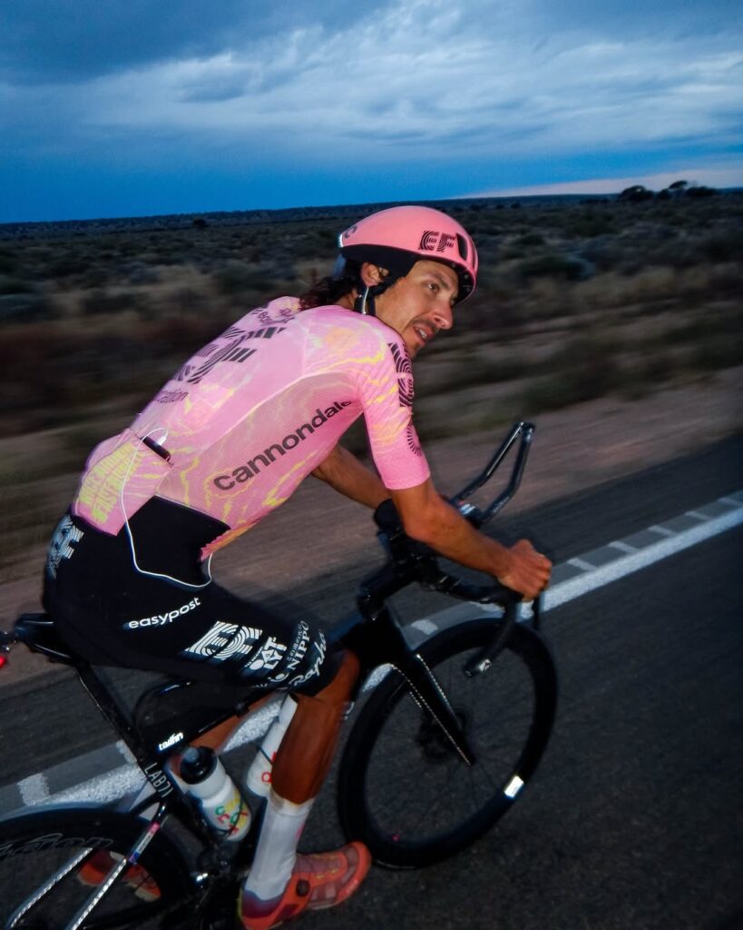 Lachlan Morton Record de 648 km