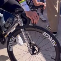 Cazan a Tadej Pogačar con una posible Colnago V5RS
