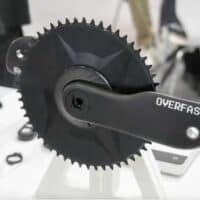 Overfast presenta unas ruedas y bielas por debajo del kilo de peso