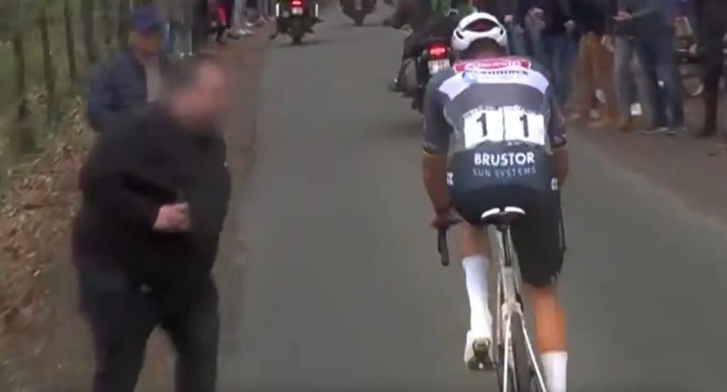 Multan con 350€ al espectador que escupió a Van Der Poel