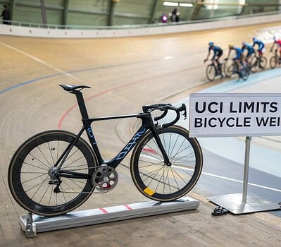 la uci limita el peso de las bicicletas