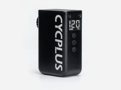 Bomba de aire portátil para bicicletas con pantalla digital y control de presión.