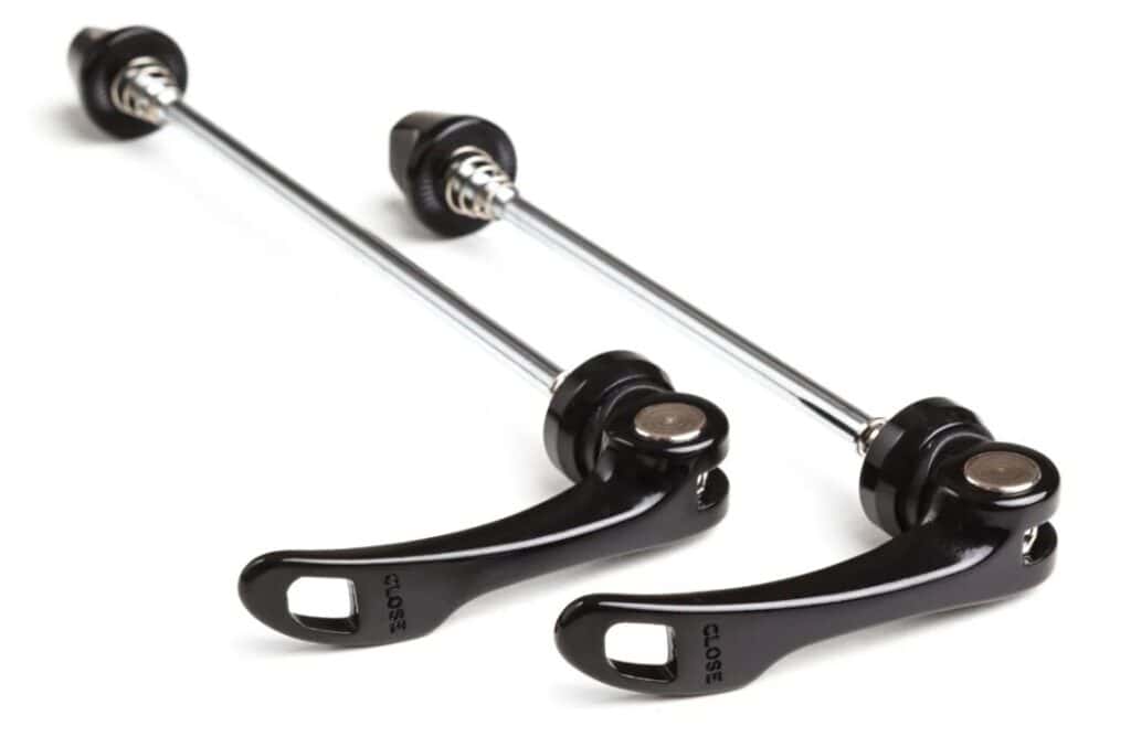 eje pasante o cierre rápido