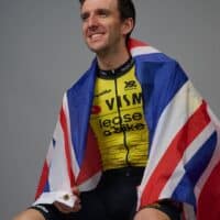 Quien es Simon Yates: La Historia de un Gigante del Ciclismo Británico