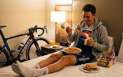 Comer carbohidratos antes de dormir si eres ciclista