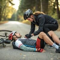 Como se debe curar a un ciclista después de una caída en bicicleta