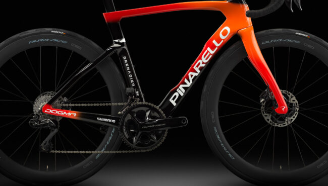 El matrimonio Pinarello Ineos en el aire