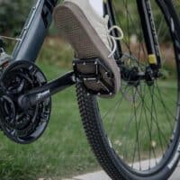 Cómo cambiar los pedales de una bicicleta
