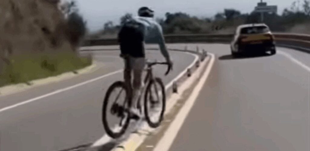 El ciclista Kiko Galván expedientado por su equipo