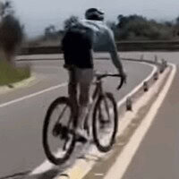 El ciclista Kiko Galván expedientado por su equipo