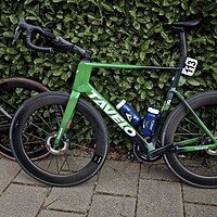 Expulsan Jan Willem van Schip del Tour de Holanda por su bicicleta