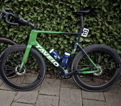 Expulsan Jan Willem van Schip del Tour de Holanda por su bicicleta