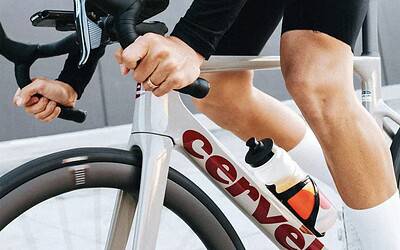 Bicicleta de carretera Cervélo Soloist Ultegra Di2 Dried Amaranth