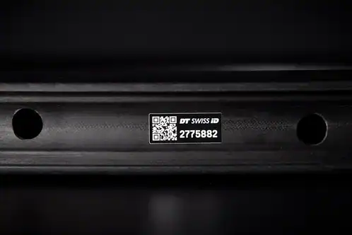 Van Rysel retira bicicletas con problemas en las ruedas Swiss Side y DT Swiss