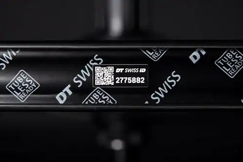 Van Rysel retira bicicletas con problemas en las ruedas Swiss Side y DT Swiss