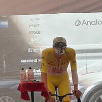 Porque Pogacar calienta con sprints de alta cadencia