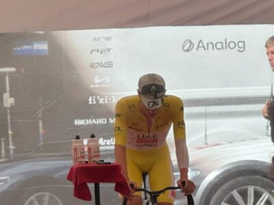 Porque Pogacar calienta con sprints de alta cadencia