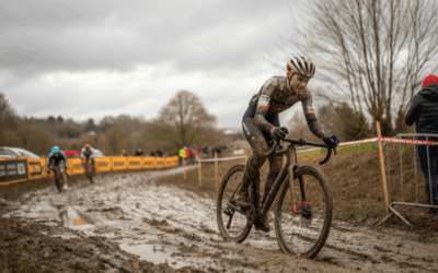 ¿Cómo lavar la ropa de ciclismo con barro?