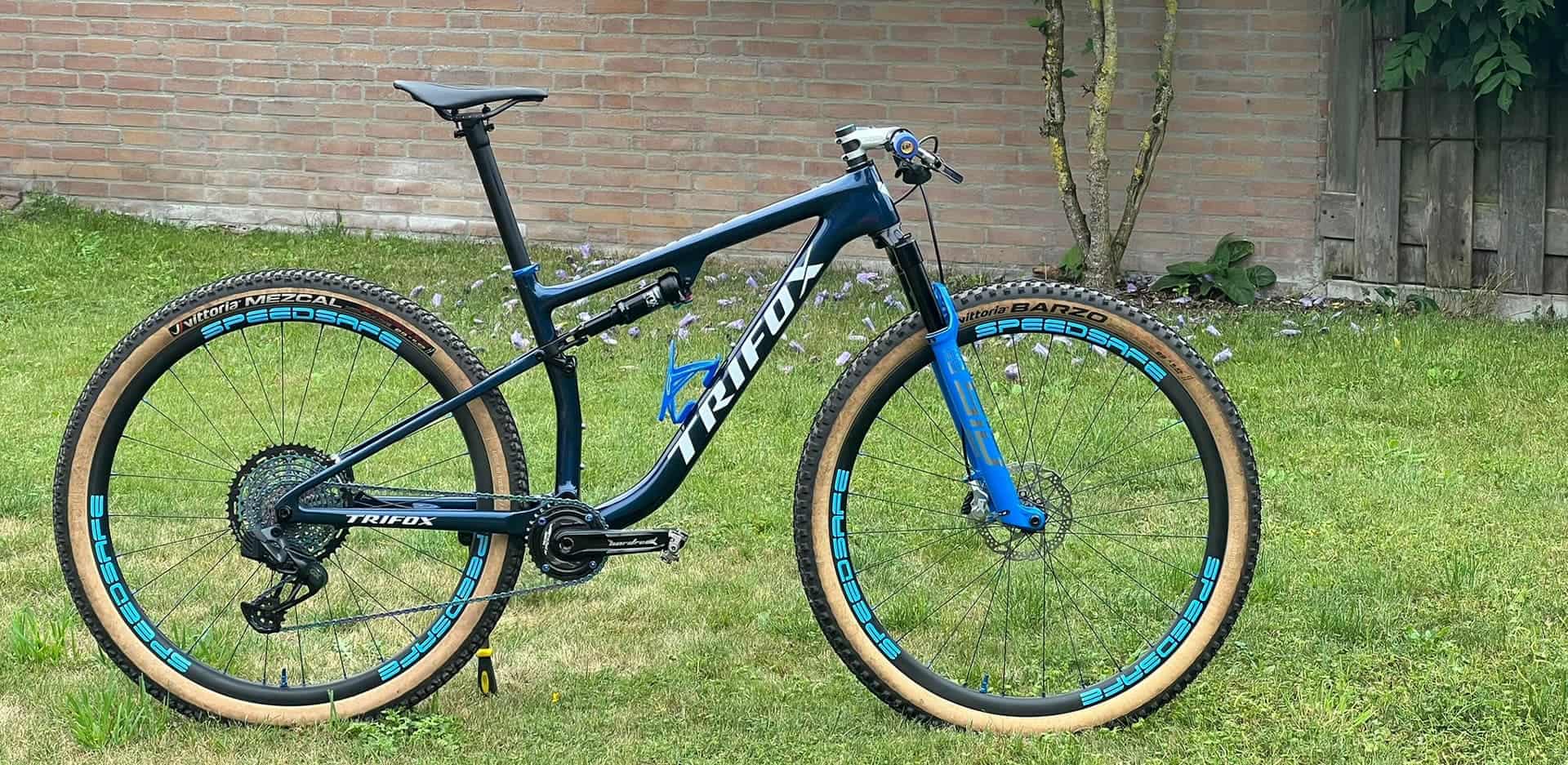 Bicicleta de XC de doble suspensión de carbono de marca china