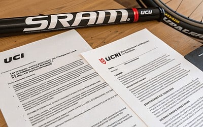 SRAM denuncia a la UCI por la limitación de desarrollos
