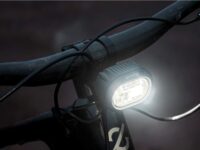 Avinox presenta su primera luz inteligente para bicicletas