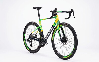 El piloto Diogo Moreira estrenará su Berria Belador personalizada