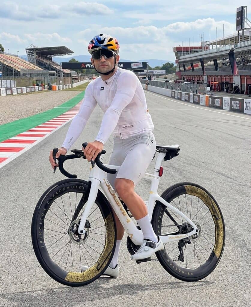 Roban al motociclista Jorge Martín su bicicleta Pinarello