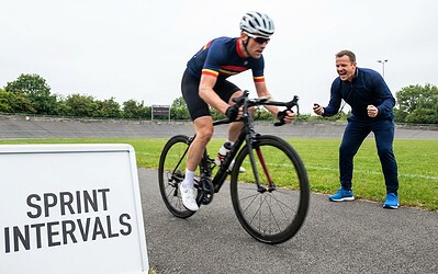 Cómo hacer entrenamiento de sprints en ciclismo