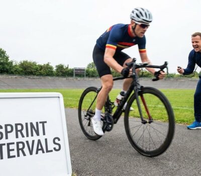 Cómo hacer entrenamiento de sprints en ciclismo