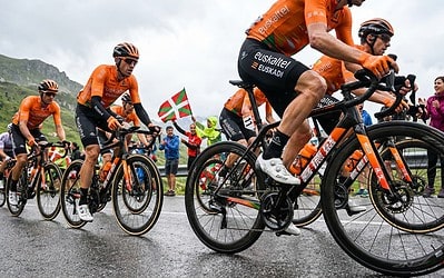 El equipo Euskaltel - Euskadi llevarán bicicletas chinas