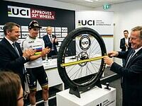 La UCI aprueba las ruedas de 32"